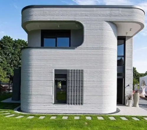 مقایسه ساختمان سنتی با ساختمان چاپ سه‌بعدی برای نشان دادن مزایای فناوری جدید